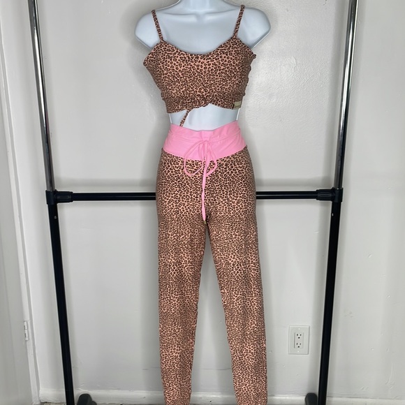 Workout set  🙌🔥 - Picture 2 of 9